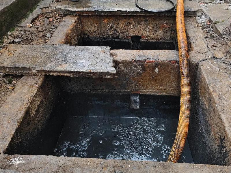 洪武路清理化粪池